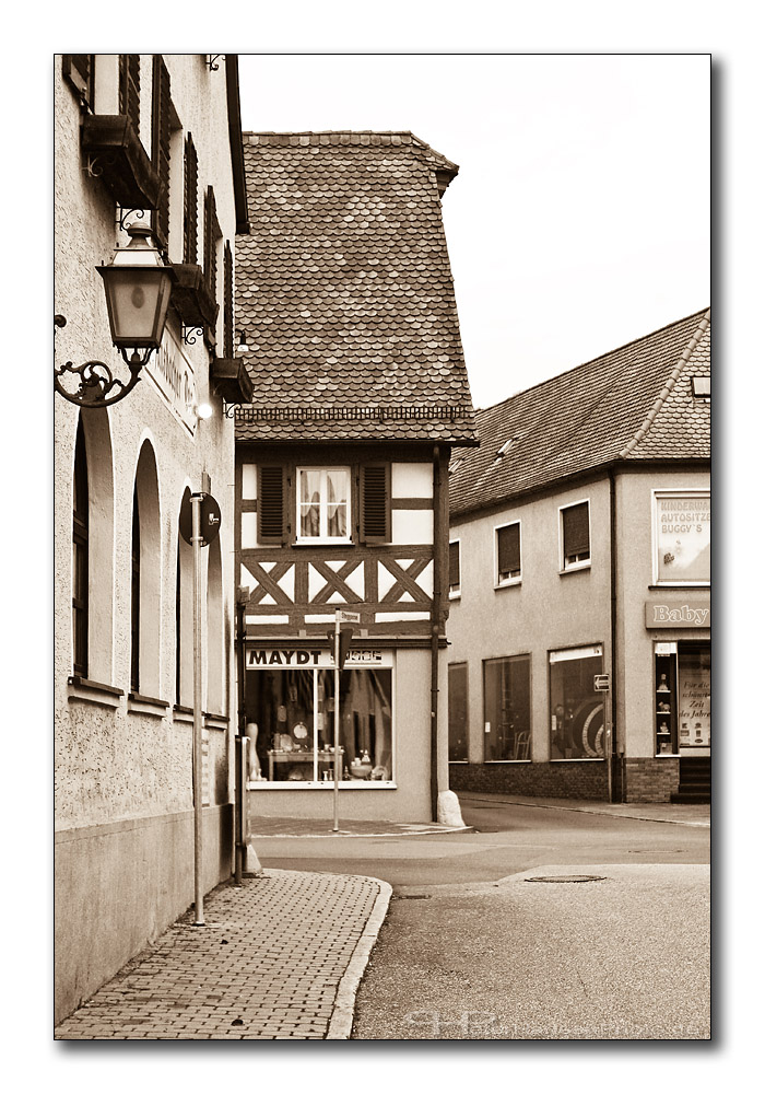 IMAGE: http://www.peterhansenfoto.de/singapore/galleries/Sessions/Nifty%20Fifty/1533Nifty_sm.jpg